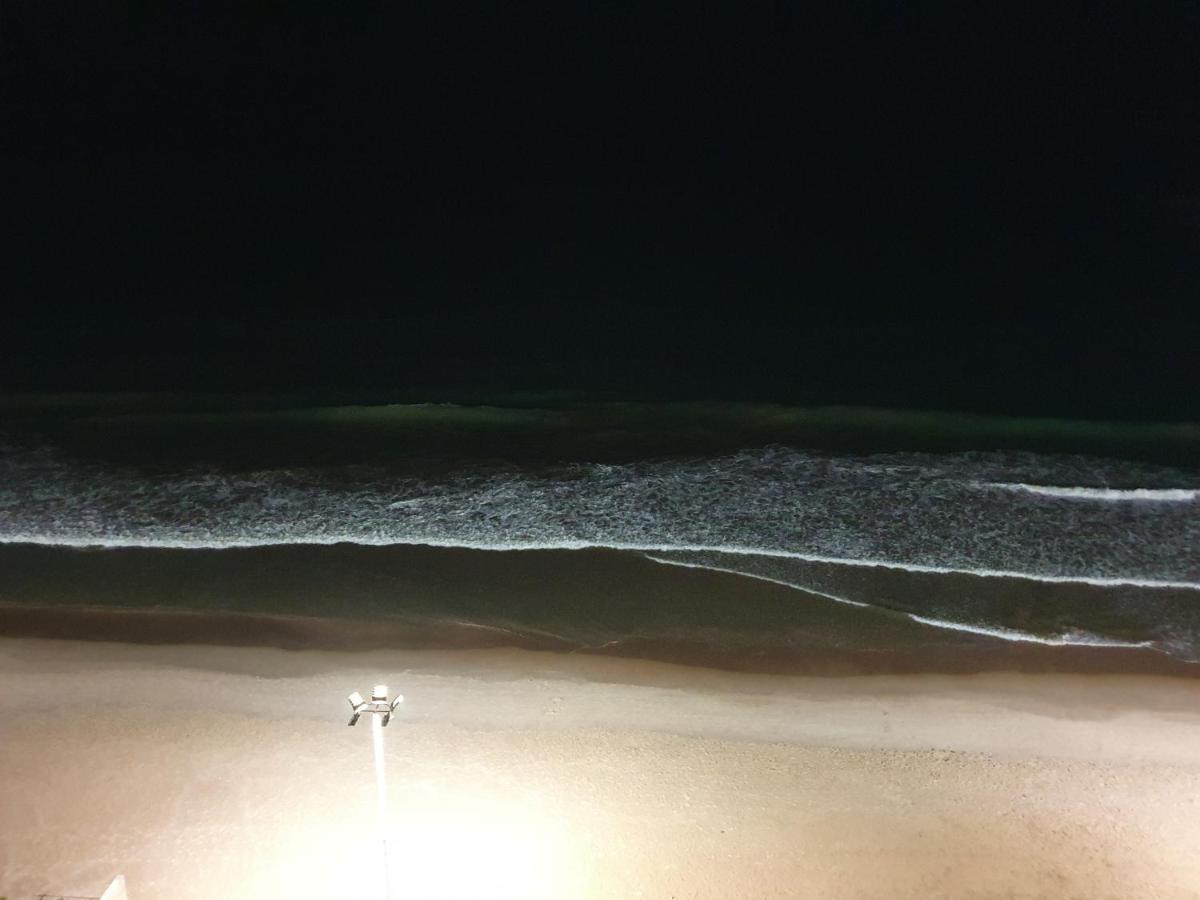 Vista panorâmica para o mar da praia do morro Guarapari Exterior foto